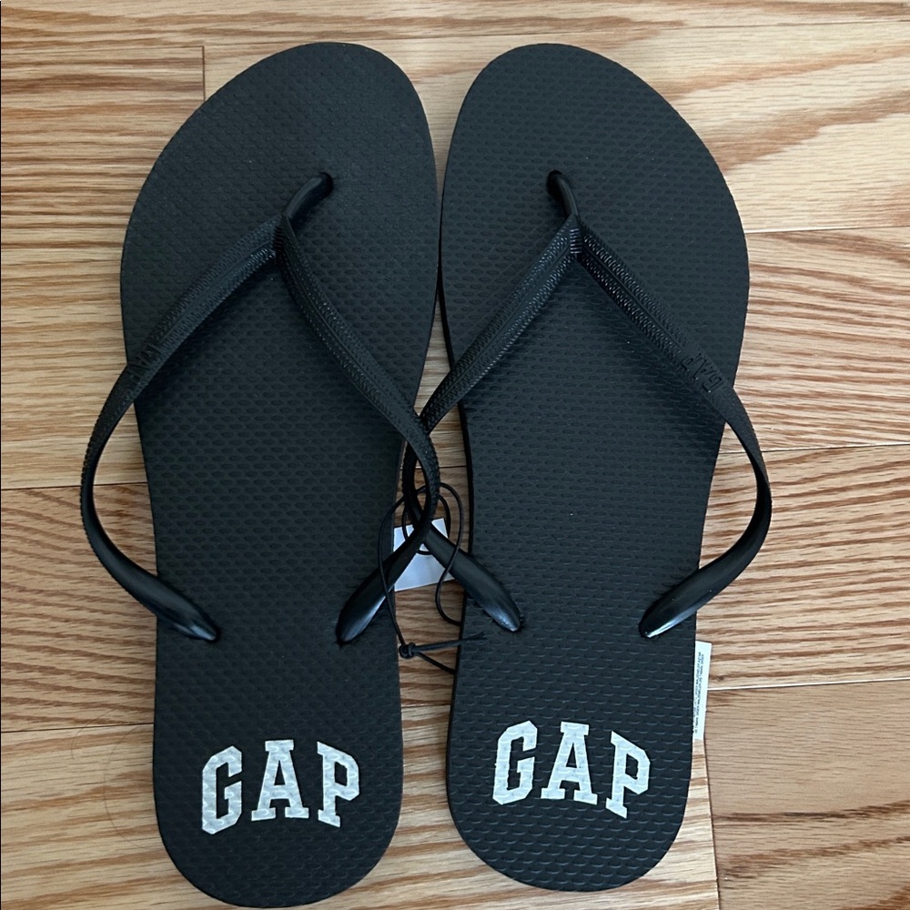 GAP Camouflage and Black Flip Flops - Picture 3 of 14